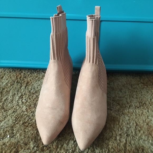 Size 8 Forever21 boots - Picture 2 of 2